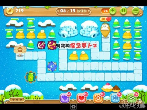 2、当我们将冰锥炮塔附近的道具清理掉后,将其升级至满级,然后在如图位置上建造一个太阳花炮塔,继续清理道具,将获得的章鱼炮塔升级至满级,消灭怪物;