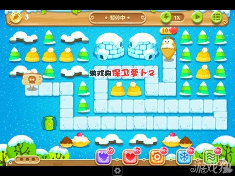 1、本关我们可以选择一个冰锥炮塔开局,在如图位置上建造一个冰锥炮塔,然后锁定附近的小松树道具清除,这样我们就可以一边清除道具一边消灭怪物了;